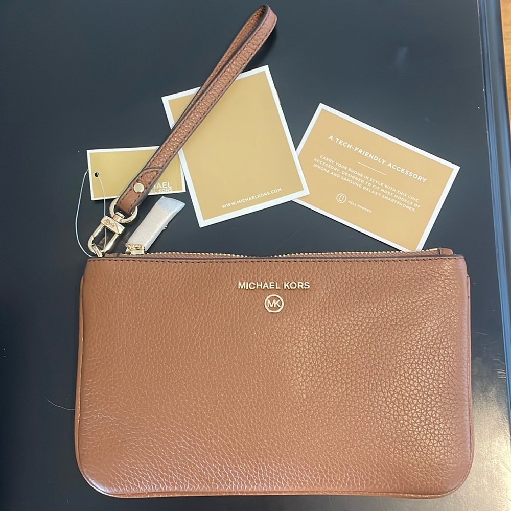 Micheal Kors Jet Set Charm Pebbled Leather Wristlet